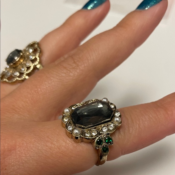 FREE Gold W/Black Stones Ring Set - Picture 3 of 3